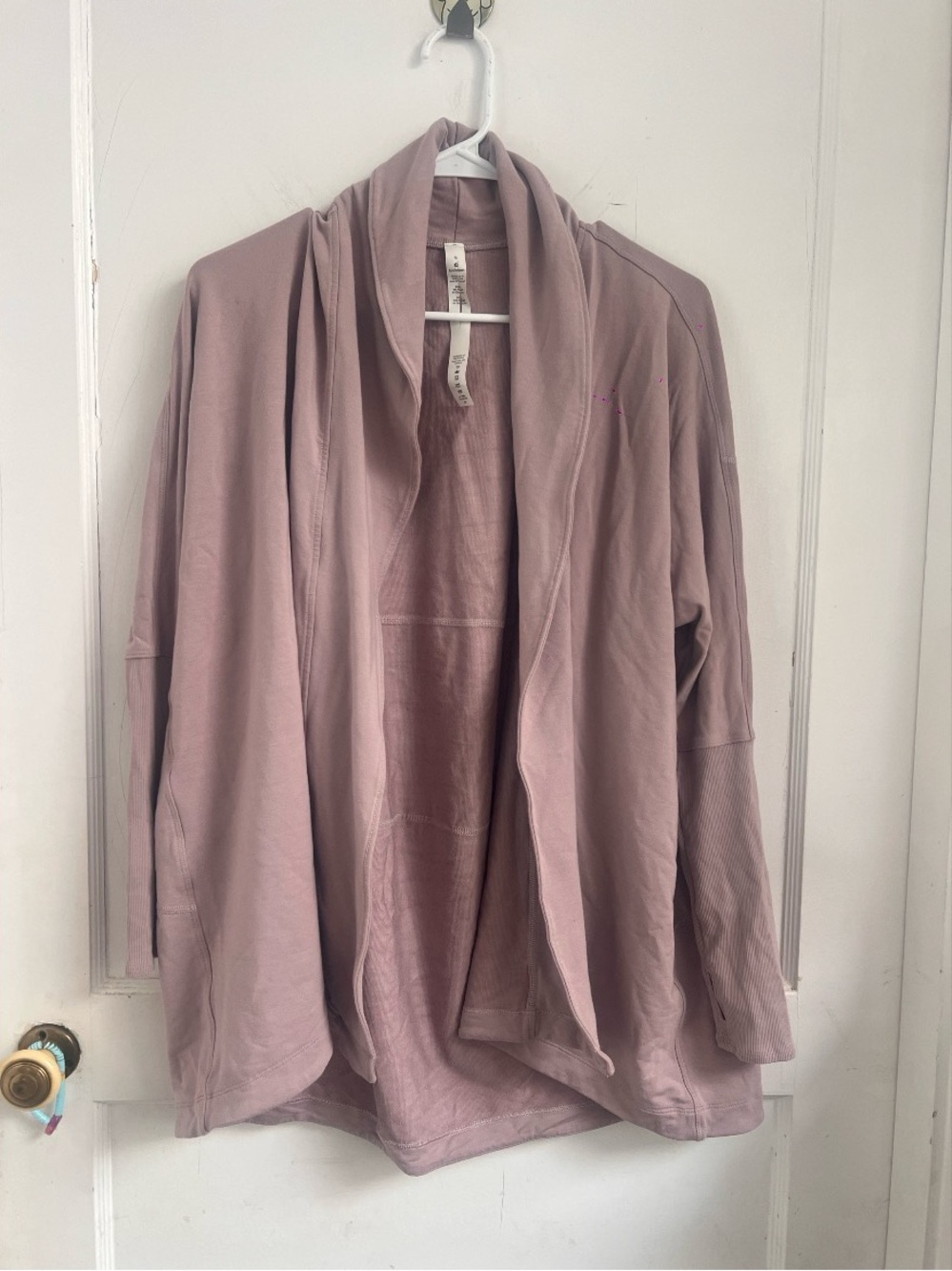 Lululemon Back In Action Wrap
Sweater Smoky Blush Size 6
